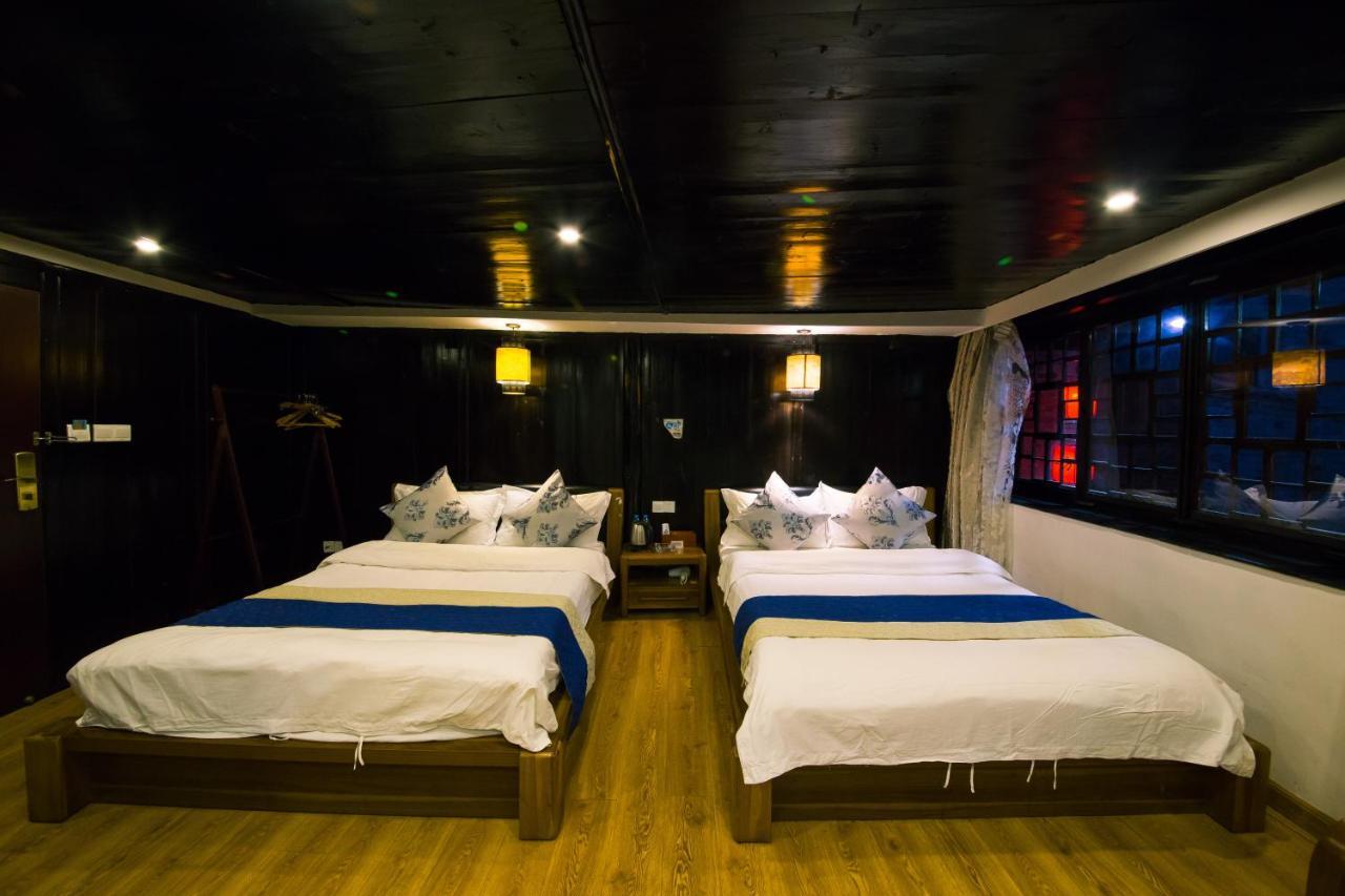 一方砚-旅拍体验民宿 Fenghuang Esterno foto